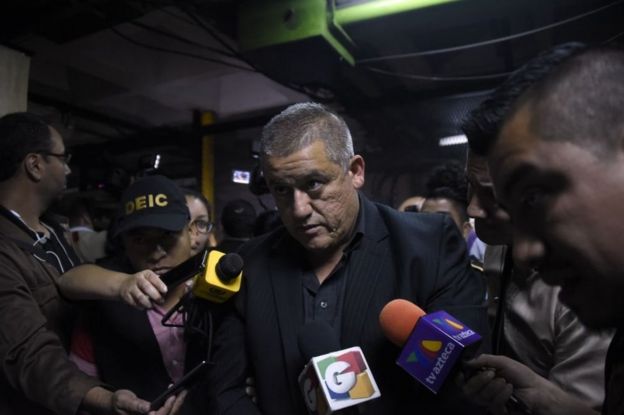 El exsecretario de Bienestar Social, Carlos Rodas, en el momento de su arresto.