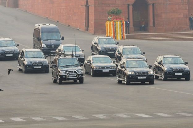 Indian Prime Minister Manmohan Singh's official motorcade arrives to attend the Beating the Retreat ceremony in New Delhi on January 29, 2011.