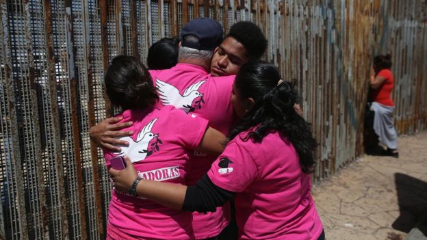 Rencontro de imigrantes na fronteira sul dos Estados Unidos