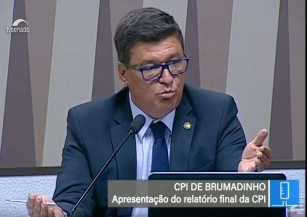 Senador Carlos Viana, relator da CPI de Brumadinho no Senado, durante sessão que aprovou relatório final