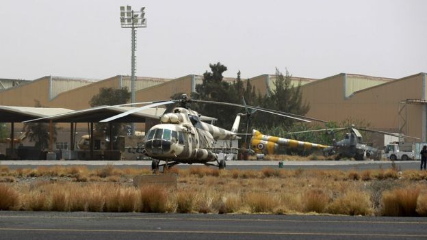 Helicóptero militar en Saná, Yemen