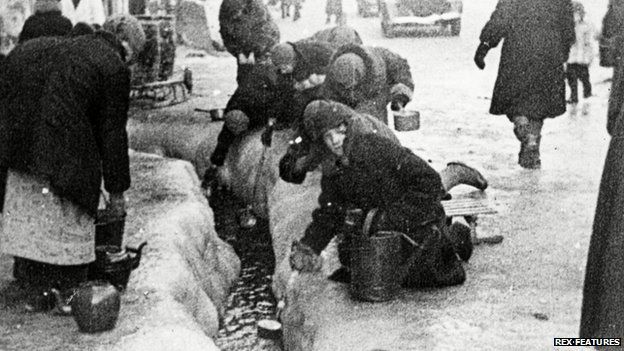 Woman forage for water in besieged Leningrad