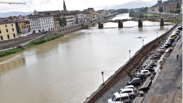 Vehicles are stuck in a chasm near Ponte Vecchio, Florence, Italy, 25 May 2016