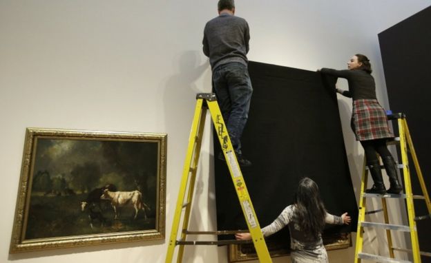 En Massachusetts, el museo de arte de la Universidad de Wellesley removió todas las obras de arte donadas o creadas por inmigrantes.