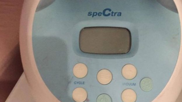 பிராங்பேர்ட் விமான நிலையத்தில் சோதனை அதிகாரிகள் சந்தேகப்பட்ட பிரேஸ்ட் பம்ப் கருவி