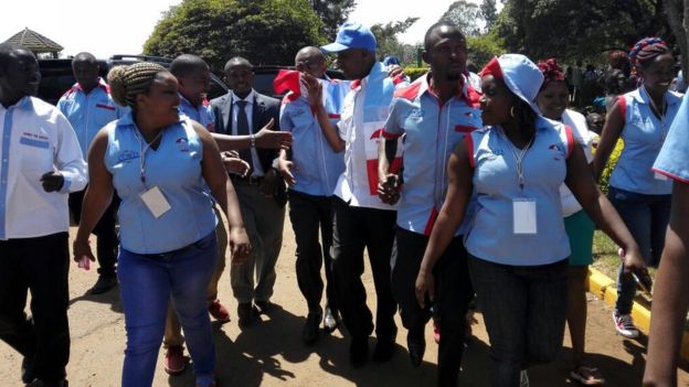 Wanachama wa chama cha upinzani cha Wiper nje ya ukumbi wa Bomas mjini Nairobi