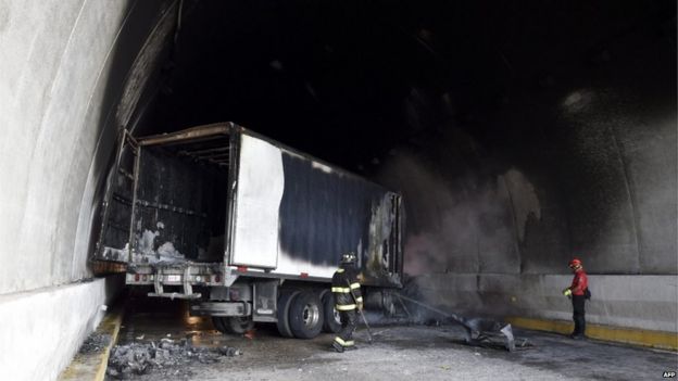 The students set fire to a truck in a nearby tunnel on the Tixtla-Chilpancingo highway