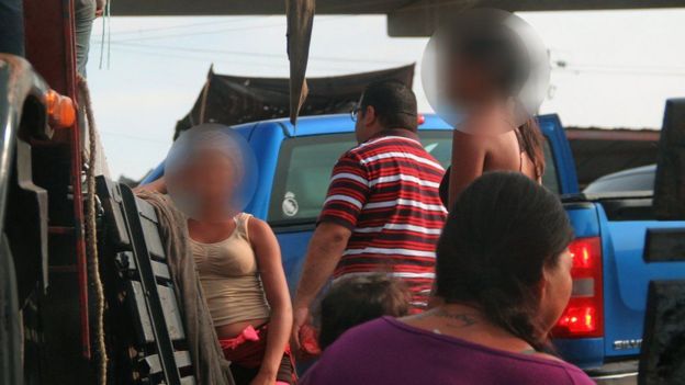 Meninas se prostituem para ter o que comer na Venezuela