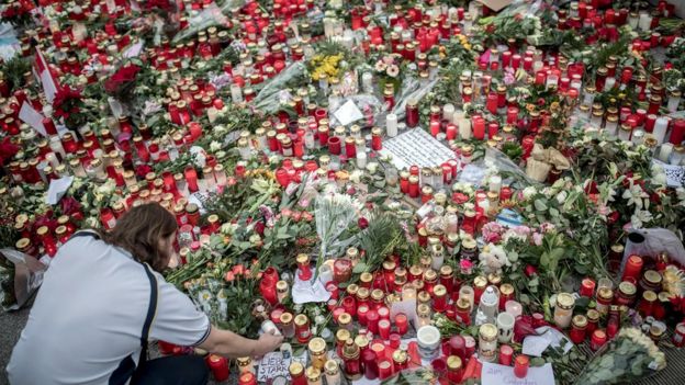 Candles and flowers are placed at Breitscheidplatz in remembrance of the victims of the 19 December terrorist attack in Berlin, Germany, 23 December 2016.
