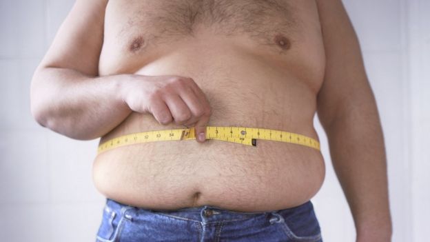 Страдающий ожирением мужчина