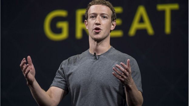 Mark Zuckerberg com camiseta cinza