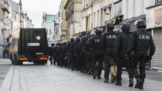 Police in the raid in Saint-Denis on 18 November 2015