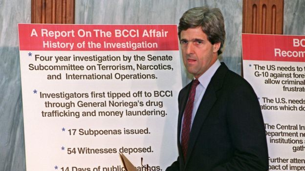 John Kerry, en 1992, liderando la investigación del Senado sobre el lavado de dinero del BCCI
