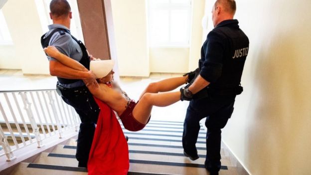 Gisen alman şəhərində "Femen" aksiyasında abortların ictimai müzakirəsi məsələsi müzakirə edilib