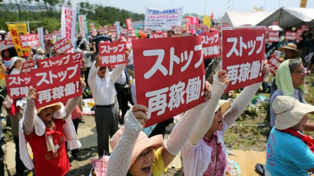 Protesters outside Sendai plant. 10 Aug 2015