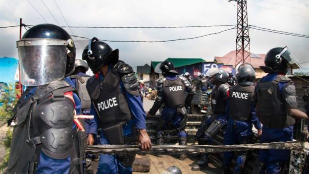 Maafisa wa usalama wakikabiliana na maandamano nchini DR Congo