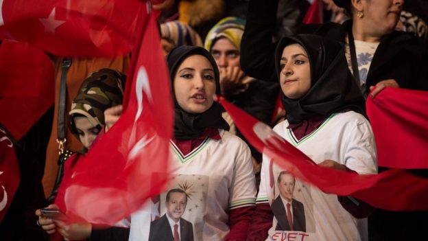 نساء من أنصار أردوغان في تركيا