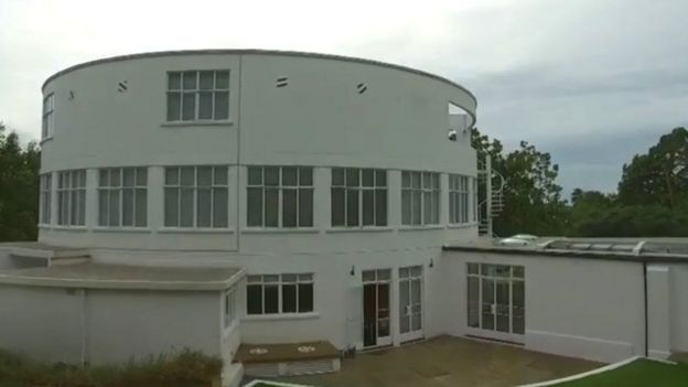 Casa blanca redonda