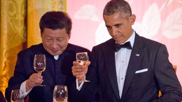 習近平（左）與奧巴馬（右）在華盛頓國宴上祝酒（25/9/2015）