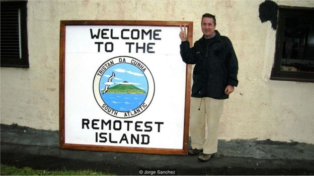 Sanchez 2007'de dünyanın karaya en uzak adası olan Tristan da Cunha'ya gitmişti.