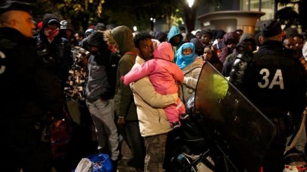 أزمة المهاجرين: الشرطة الفرنسية تخلي "مخيم ستالينغراد" في باريس