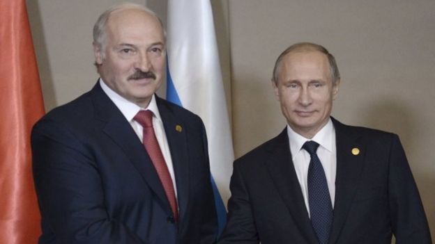 President Alexander Lukashenko (left) with President Vladimir Putin in Kazakhstan (16 October 2015)