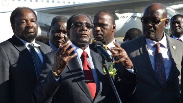 رئيس زيمبابوي روبرت موغابي في هافانا لحضور مراسم التأبين