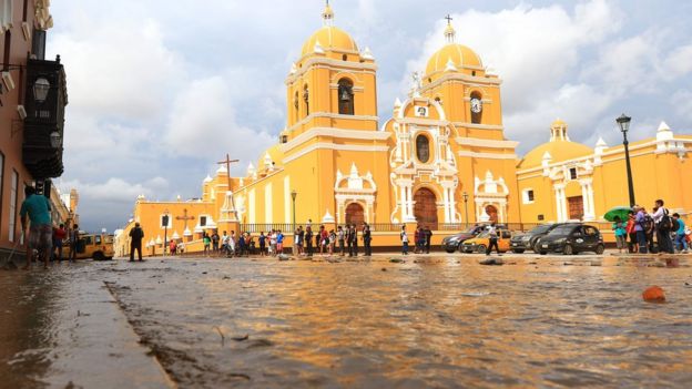 فيضان في إحدى دول امريكا اللاتينية