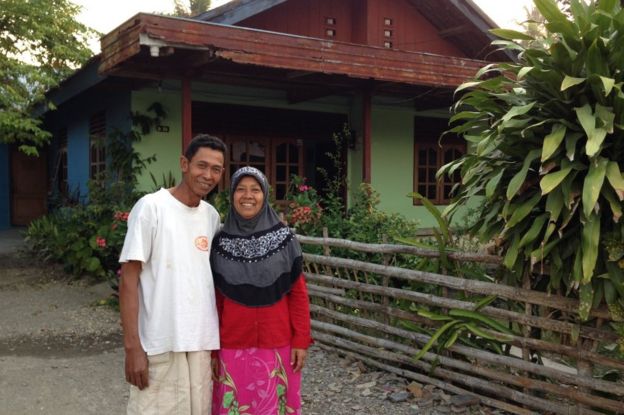 Picture of Darsini and her husband on Buru Island