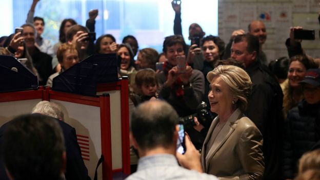 Hillary Clinton a remporté les voix de 218 grands électeurs.