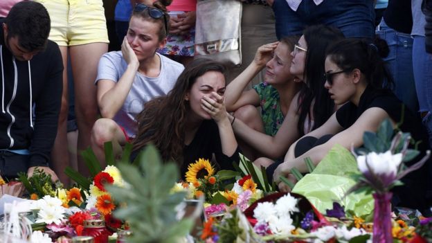 Mourners in Munich, 24 Jul 16