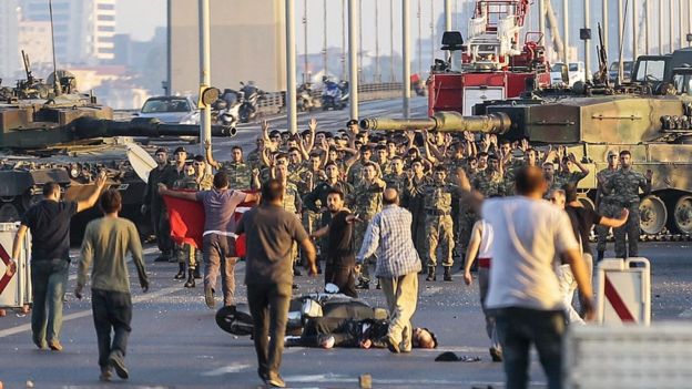 துருக்கியில் 8 ஆயிரத்திற்கும் மேற்பட்ட அரசு ஊழியர்கள் நீக்கம்