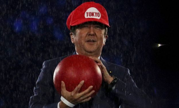 El primer ministro japonés, Shinzo Abe, en el Maracaná