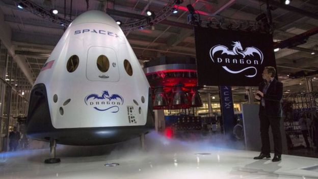 Elon Musk unveils Dragon V2 spacecraft in California. Photo: May 2014