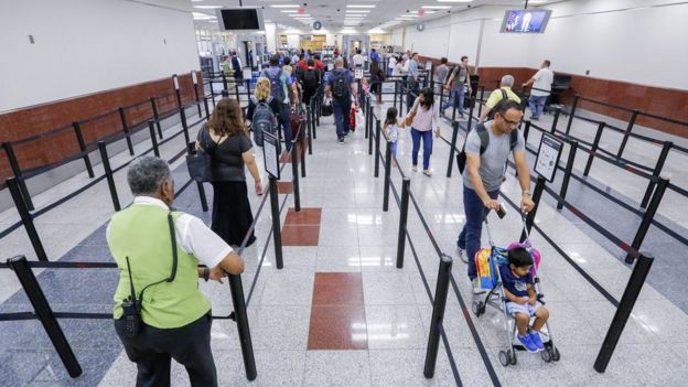 Fila no aeroporto de Atlanta, nos Estados Unidos