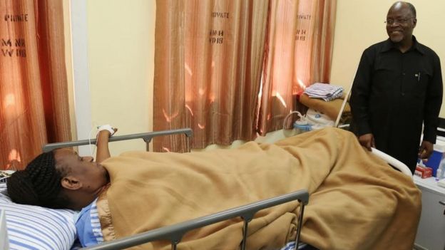 Magufuli akimjulia hali mkewe hospitalini