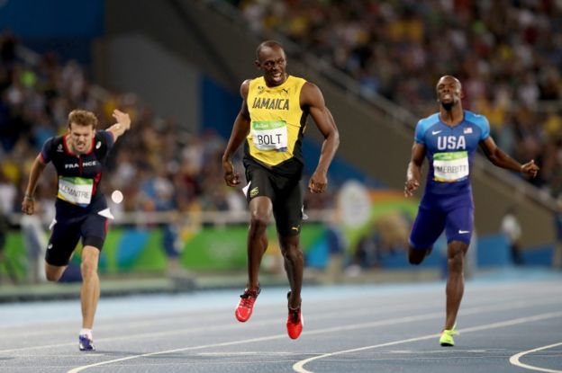 Bolt no separó la vista del cronómetro en toda la recta.