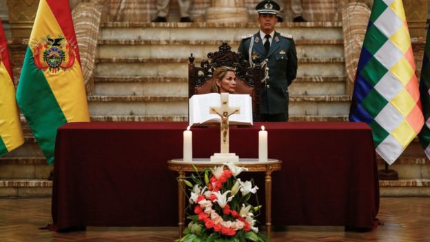 Senadora que assumiu presidência interina da Bolívia