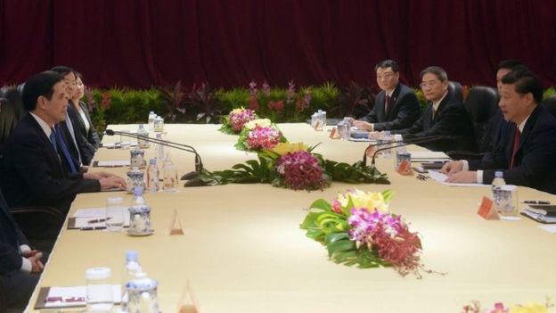 The Chinese and Taiwanese leaders meet in Singapore, 7 November 2015