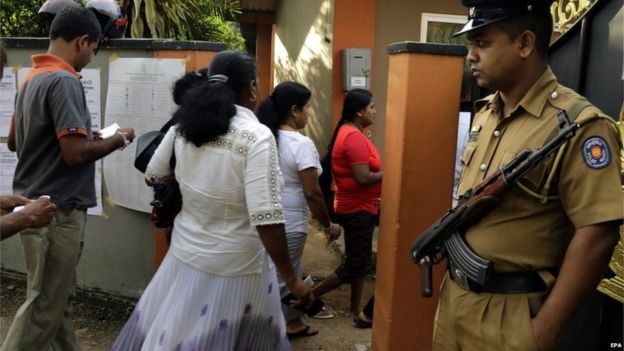 Polling station in Makola, Colombo, Sri Lanka (17 Aug 2015)