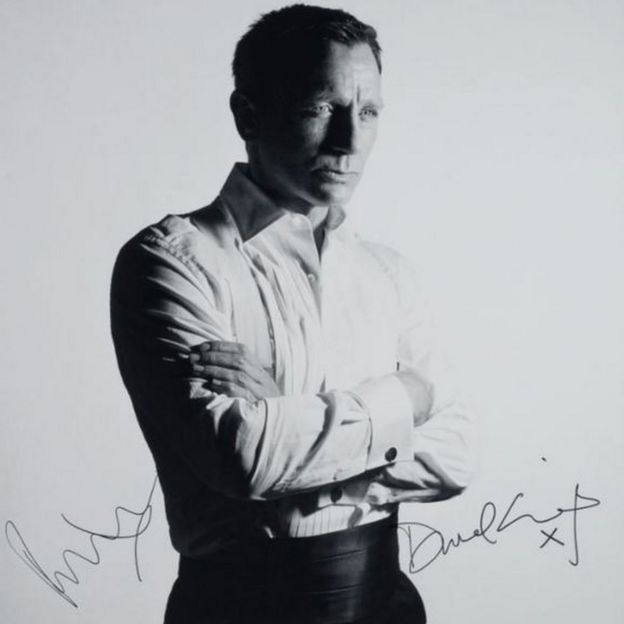 Signed photo of Daniel Craig as James Bond