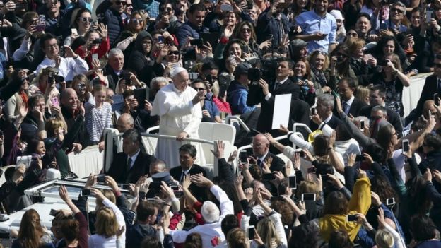 Pope Francis takes a tour of the square after his blessing and before his speech, 27 March