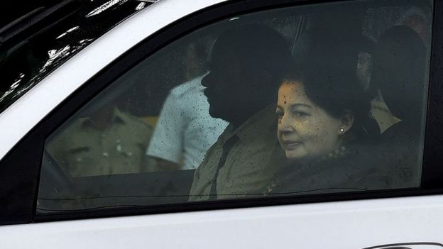 மேல் சிகிச்சைக்காக தமிழக முதல்வர் வெளிநாட்டுக்கு அழைத்து செல்லப்படுவார் போன்ற பல தவறான செய்திகள் சமூக வலைத்தளங்களில் பரவி வருகிறது