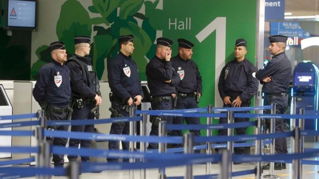Police at Paris Charles de Gaulle airport on 19 May 2016
