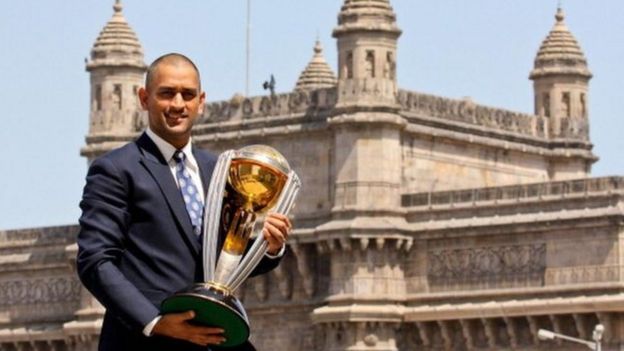 2011 உலக கோப்பையுடன் தோனி