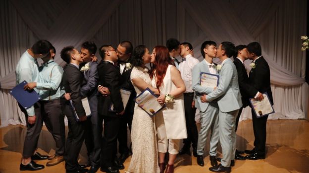 2015年，Blued曾經與多間中國企業，把同志戀人送到美國舉辦集體婚禮。