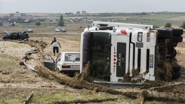 Грузовик на боку