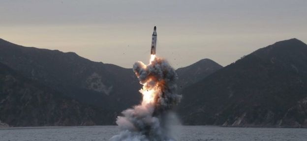 Lanzmaiento de un misil en Corea del Norte.