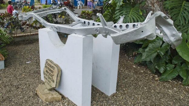 بقايا السيارة التي قتل فيها الأخوات ميرابال