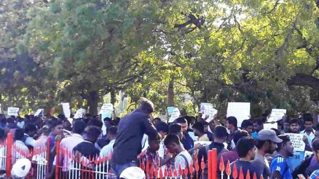 இலங்கையில் எதிரொலிக்கும் ஜல்லிக்கட்டு போராட்டம்